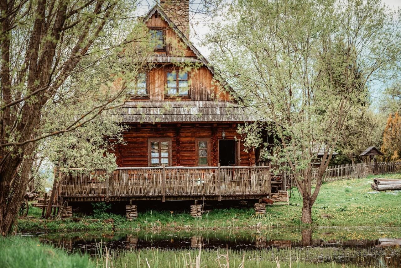 Przystanek Ropienka Lesniczowkaヴィラ エクステリア 写真